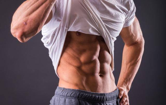 【健身訓練】做好相撲硬拉標準動作，訓練大腿肌肉、增加運動表現 